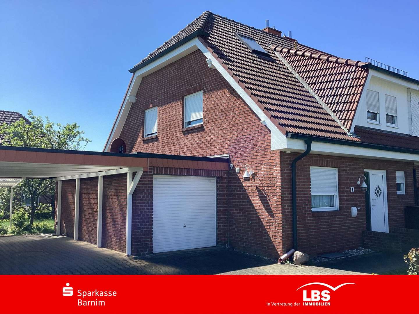 Eingang mit Garage und Carport - Doppelhaushälfte in 16321 Bernau mit 134m² kaufen