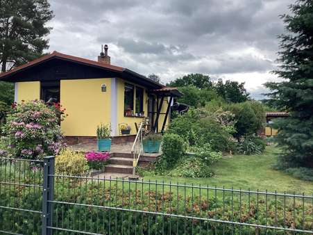 Frontansicht mit Eingang - Einfamilienhaus in 16227 Eberswalde mit 88m² kaufen