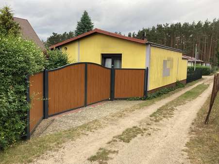 Rückansicht mit Einfahrt - Einfamilienhaus in 16227 Eberswalde mit 88m² kaufen