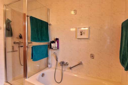 Wannenbad mit Dusche - Bungalow in 16348 Wandlitz mit 87m² kaufen