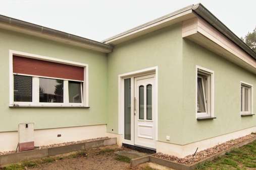 Hausansicht - Bungalow in 16244 Schorfheide mit 111m² kaufen