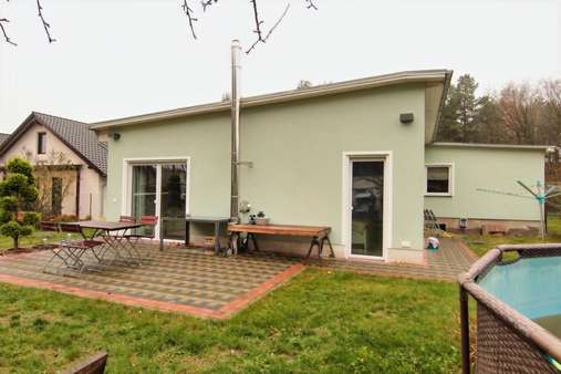 Hausansicht - Bungalow in 16244 Schorfheide mit 111m² kaufen