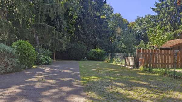 Stellplätze für Mieter - Mehrfamilienhaus in 15537 Erkner mit 250m² kaufen