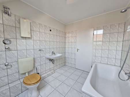 Badezimmer - Maisonette-Wohnung in 15537 Grünheide mit 72m² kaufen