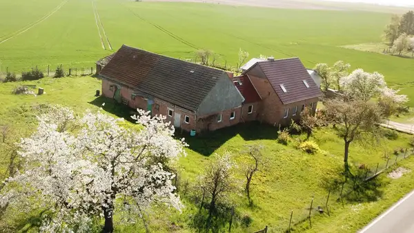 Einfamilienhaus mit Anbau und Stall zu verkaufen