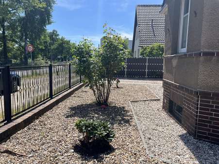 Vorgarten - Einfamilienhaus in 03048 Cottbus mit 125m² kaufen