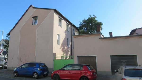 Hofeinfahrt und Garagen - Mehrfamilienhaus in 03130 Spremberg mit 400m² kaufen