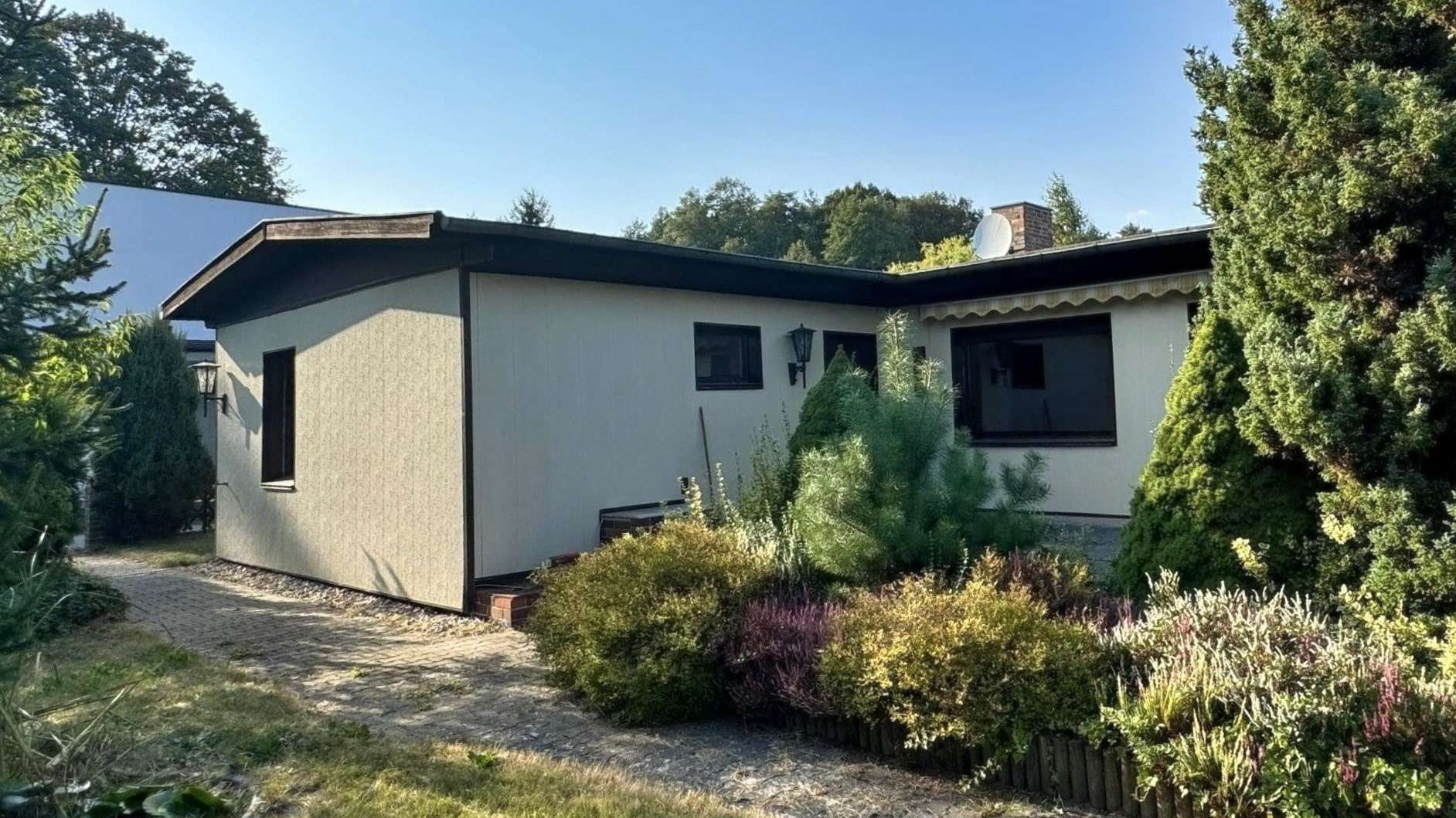 Ansicht Südost Ansicht Südost - Bungalow in 03051 Cottbus mit 103m² kaufen