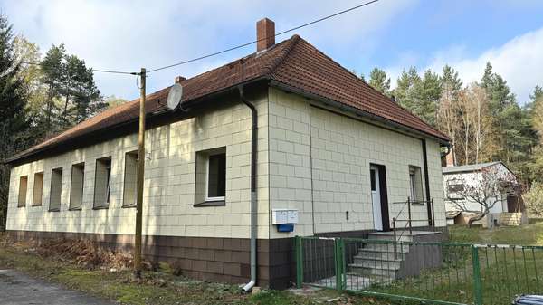 seitl. Ansicht Gästehaus seitl. Ansicht Gästehaus - Zweifamilienhaus in 03159 Neiße-Malxetal mit 315m² kaufen