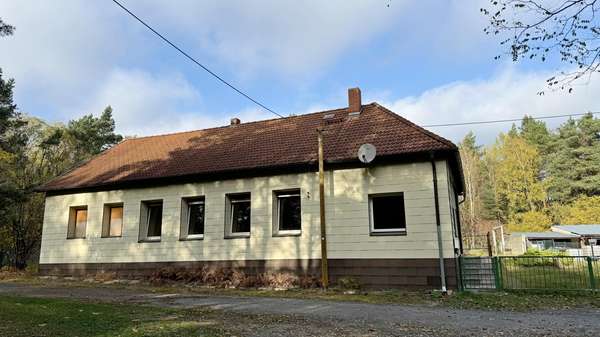 straßenseitig Gästehaus straßenseitig Gästehaus - Zweifamilienhaus in 03159 Neiße-Malxetal mit 315m² kaufen