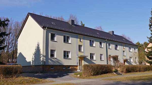 Blick auf ges. Haus - Erdgeschosswohnung in 03130 Felixsee mit 59m² kaufen