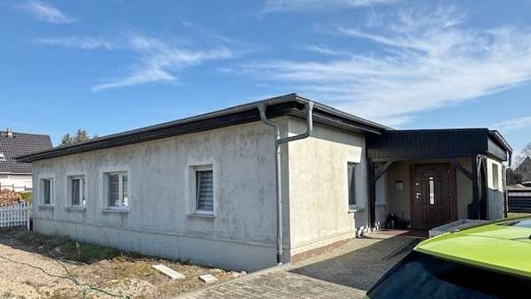Straßenansicht - Bungalow in 03172 Schenkendöbern mit 182m² kaufen