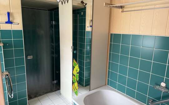 Bad mit Wanne und Dusche Bad mit Wanne und Dusche - Doppelhaushälfte in 03119 Welzow mit 81m² kaufen