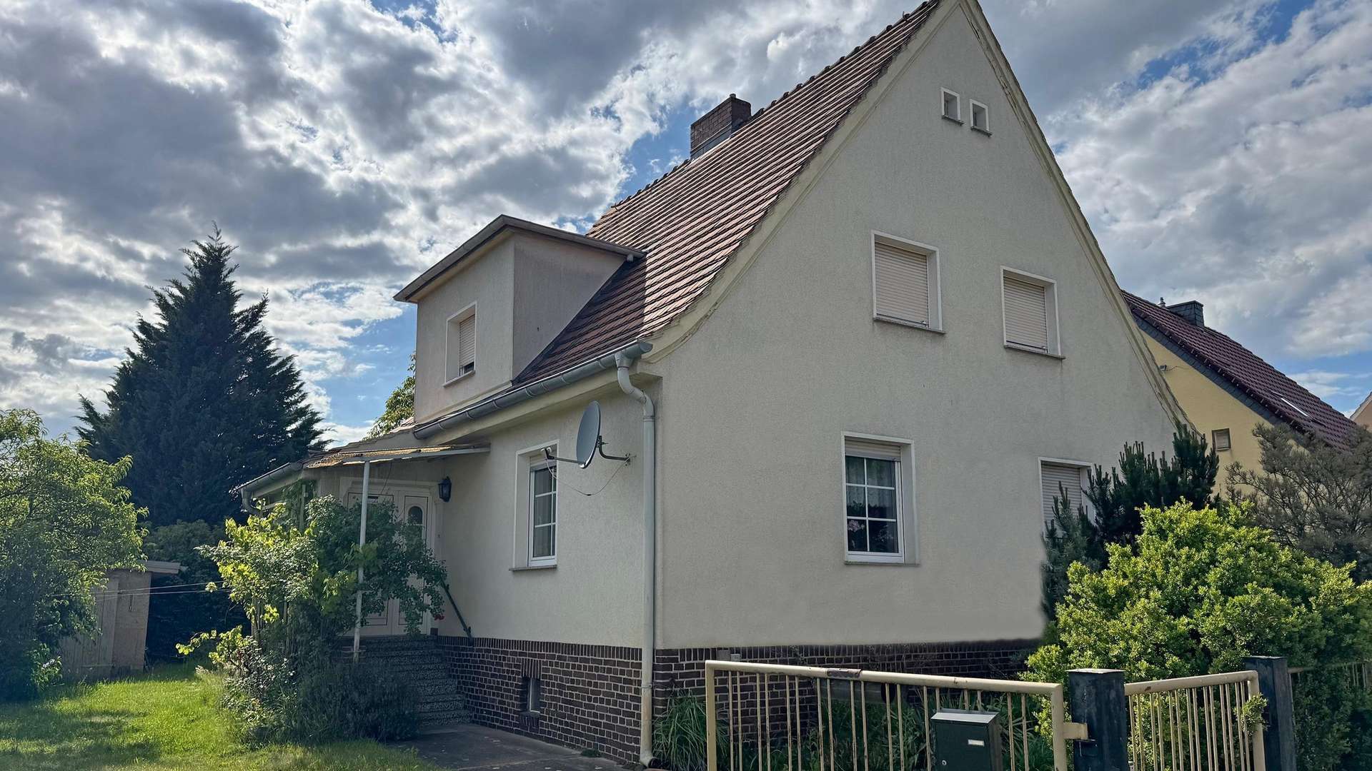 Hofeinfahrt Hofeinfahrt - Einfamilienhaus in 03149 Forst mit 94m² kaufen