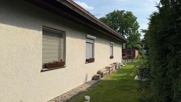 Grundstück seitlich - Einfamilienhaus in 03058 Neuhausen mit 260m² kaufen