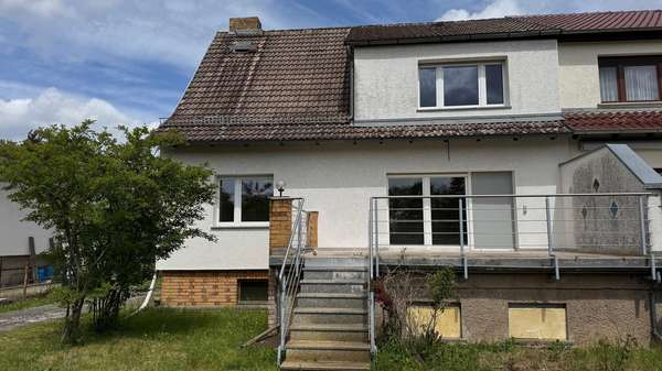 Hofansicht Hofansicht - Doppelhaushälfte in 03172 Guben mit 124m² kaufen