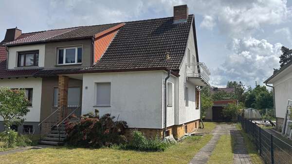 Straßenansicht Straßenansicht - Doppelhaushälfte in 03172 Guben mit 124m² kaufen