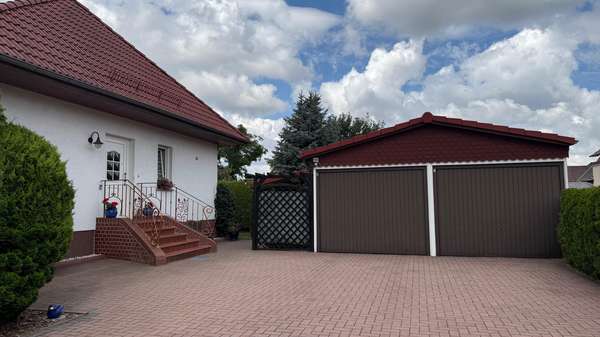 Hof mit Doppelgarage - Einfamilienhaus in 03130 Spremberg mit 96m² kaufen