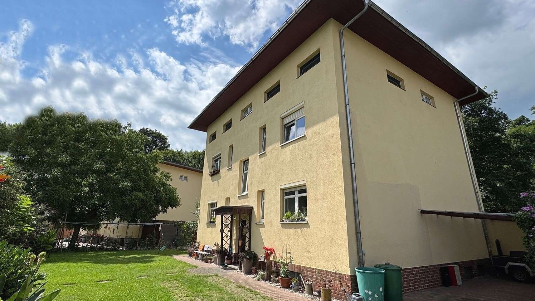 Hofseite Hofseite - Zweifamilienhaus in 03149 Forst mit 170m² kaufen