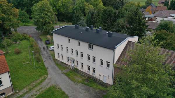 West- Seite - Eingang - Mehrfamilienhaus in 03130 Tschernitz mit 422m² kaufen
