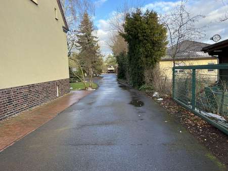 Grundstückszufahrt - Einfamilienhaus in 03042 Cottbus mit 150m² kaufen