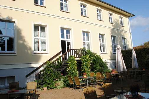 Gutshaus - Gartenausgang - Appartementhaus in 03103 Neupetershain mit 450m² mieten
