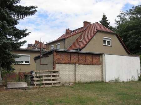 Blick vom Nachbargrundstück - Einfamilienhaus in 03103 Neupetershain mit 90m² kaufen
