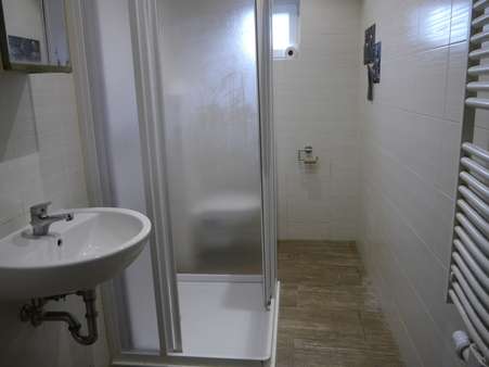 EG: Bad mit Dusche - Doppelhaushälfte in 03149 Forst mit 115m² kaufen