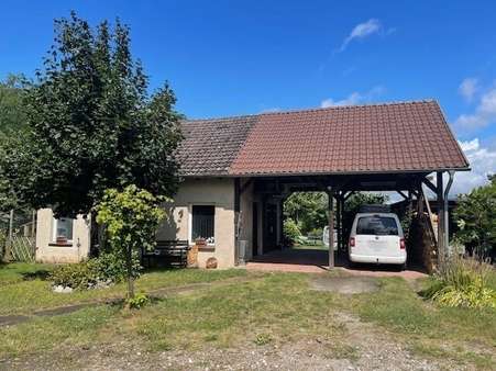 Nebengebäude mit Carport - Zweifamilienhaus in 03172 Schenkendöbern mit 260m² kaufen