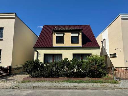 Ansicht Nordost - Einfamilienhaus in 03048 Cottbus mit 140m² kaufen