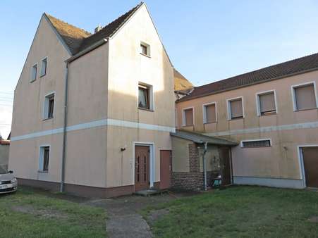 Hofansicht - Zweifamilienhaus in 03119 Welzow mit 270m² kaufen