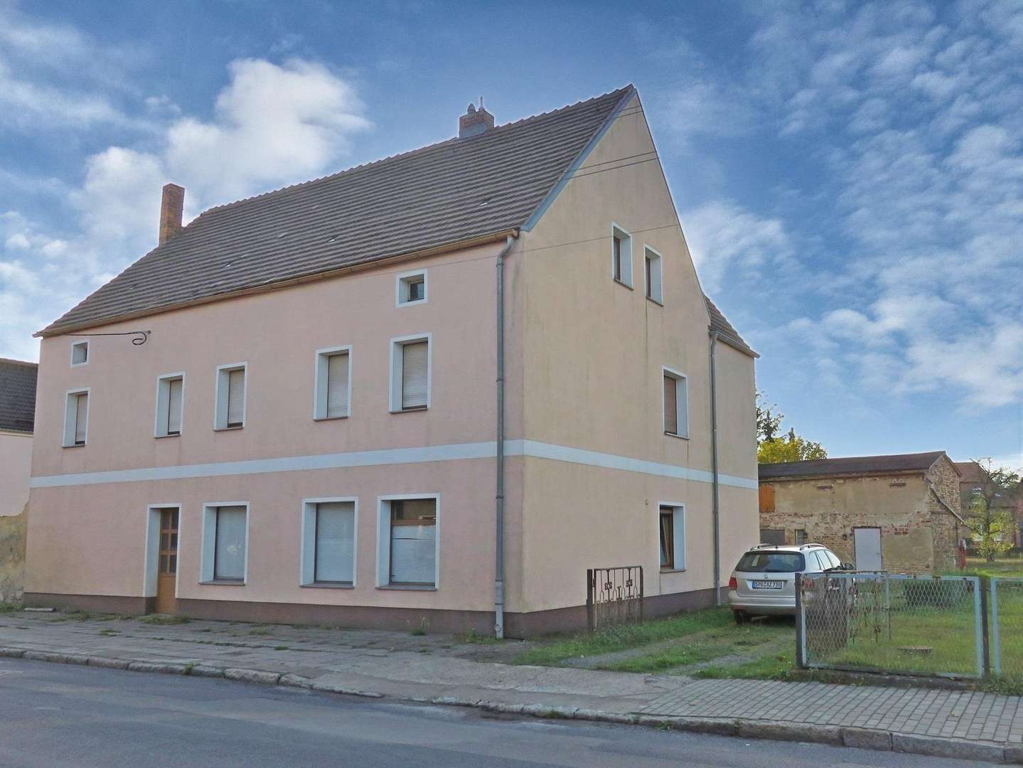 Straßenansicht - Zweifamilienhaus in 03119 Welzow mit 270m² kaufen