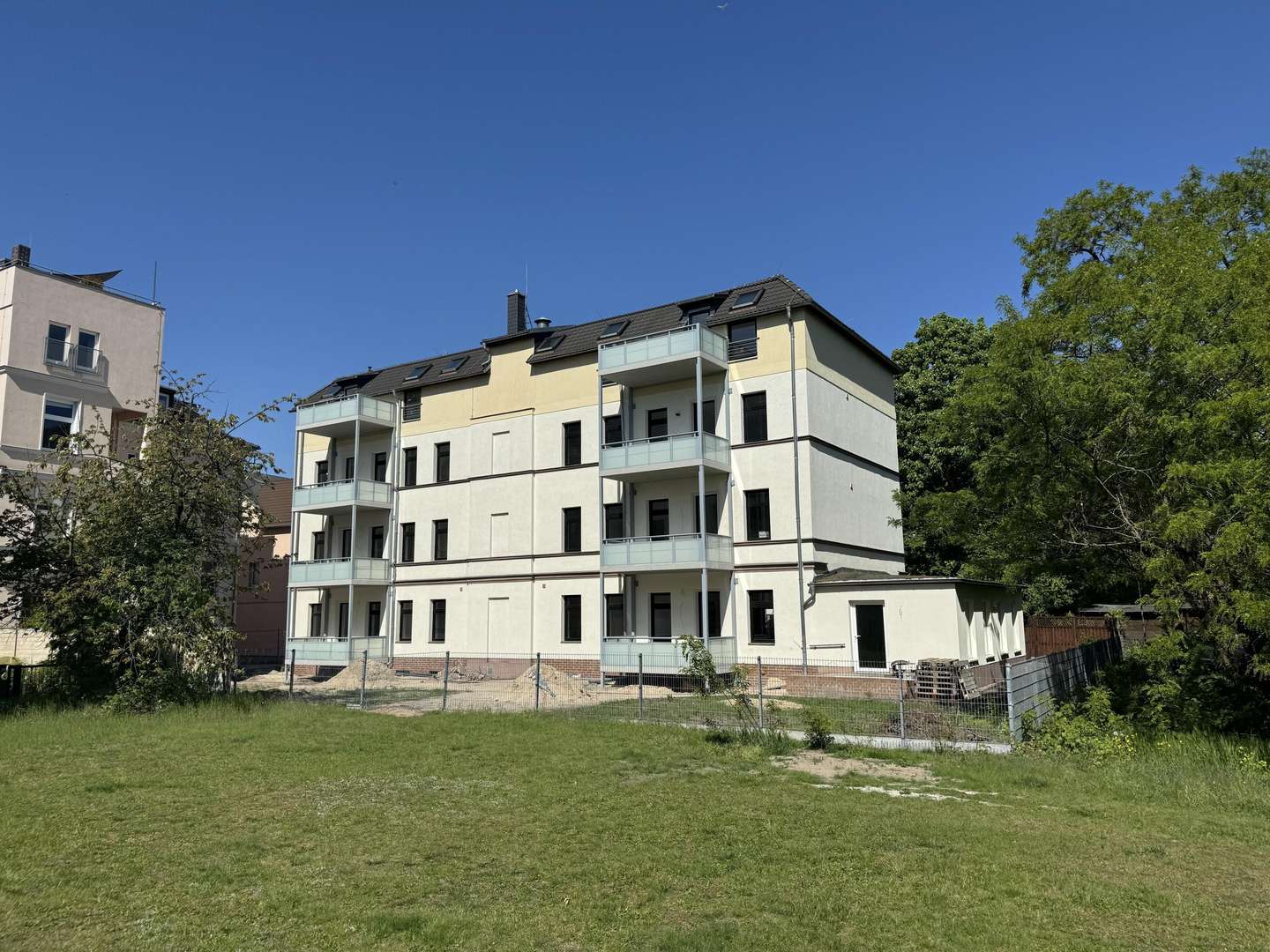 Ansicht SO - Erdgeschosswohnung in 03046 Cottbus mit 117m² kaufen