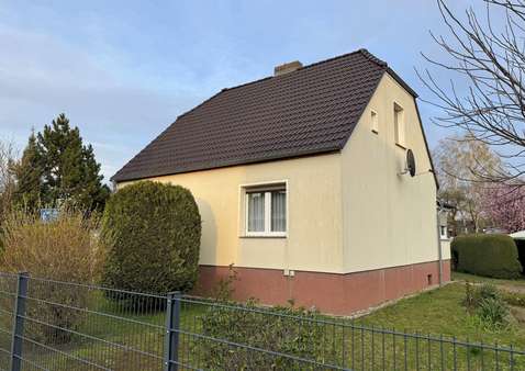 Straßenansicht - Einfamilienhaus in 03042 Cottbus mit 85m² kaufen