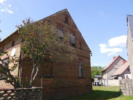 Einfahrt 1von 2 re. Grenze - Bauernhaus in 03159 Neiße-Malxetal mit 105m² kaufen