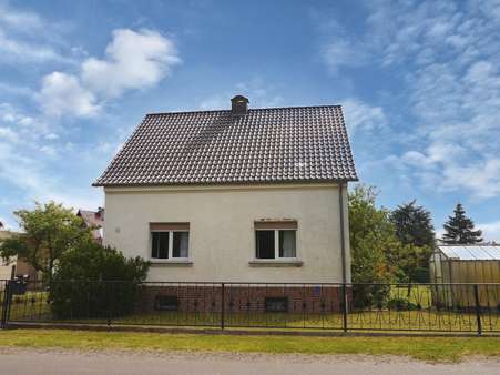 Straßenansicht - Einfamilienhaus in 03149 Forst mit 97m² kaufen