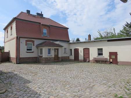 Blick im Hof - Einfamilienhaus in 03130 Spremberg mit 124m² kaufen