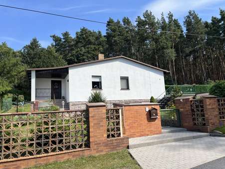 Straßenansicht - Bungalow in 03246 Crinitz mit 124m² kaufen
