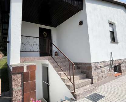 überdachter Hauseingang - Bungalow in 03246 Crinitz mit 124m² kaufen