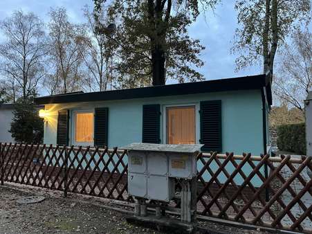 Bungalow Straßenansicht - Ferienhaus in 03238 Rückersdorf mit 25m² kaufen