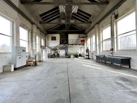 null - Lager in 01609 Gröditz mit 1480m² als Kapitalanlage kaufen