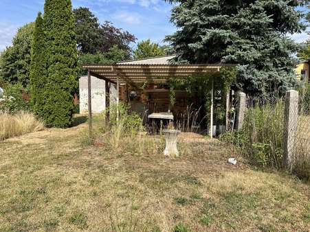 Überdachte Sitzecke im Garten - Einfamilienhaus in 03249 Sonnewalde mit 110m² kaufen