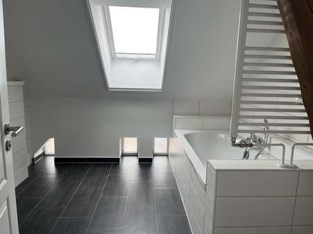 Bad Bad - Dachgeschosswohnung in 03238 Finsterwalde mit 115m² mieten