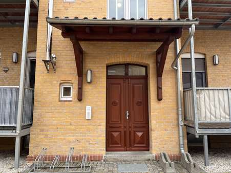 Hauseingang hofseitig - Etagenwohnung in 03238 Finsterwalde mit 97m² mieten