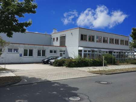 Parkplatz und Ausstellungs- und Bürogebäude - Produktion in 03238 Massen mit 3245m² kaufen