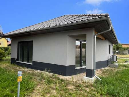 Seitenansicht - Bungalow in 03238 Schacksdorf mit 136m² kaufen