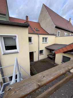 Blick vom Nebengebäude auf das Wohnhaus - Einfamilienhaus in 04931 Mühlberg mit 110m² kaufen