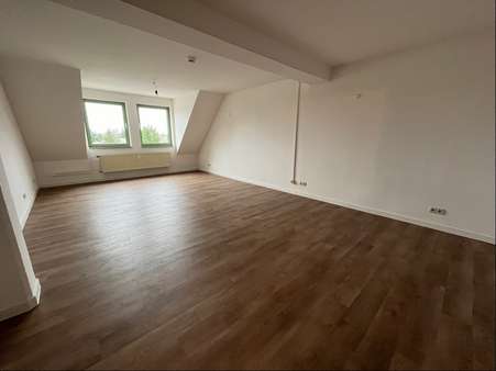 Wohnzimmer - Etagenwohnung in 03249 Sonnewalde mit 128m² mieten