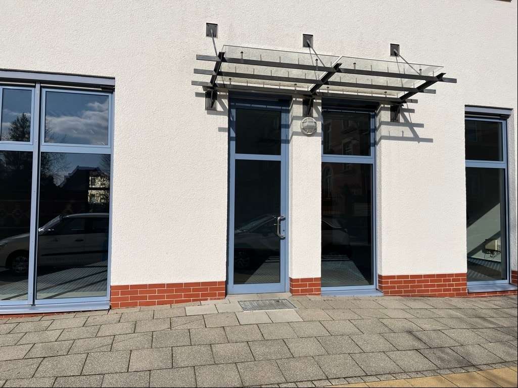 Eingang und Schaufensterfront - Büro in 04910 Elsterwerda mit 115m² mieten