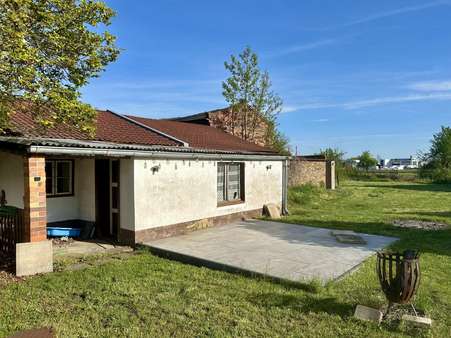 Terrasse im Garten - Bungalow in 01983 Großräschen mit 80m² kaufen